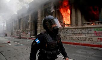 Gwatemala: protestujący podpalili parlament