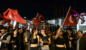 Zwrot w Turcji. Opozycja bierze wielkie miasta