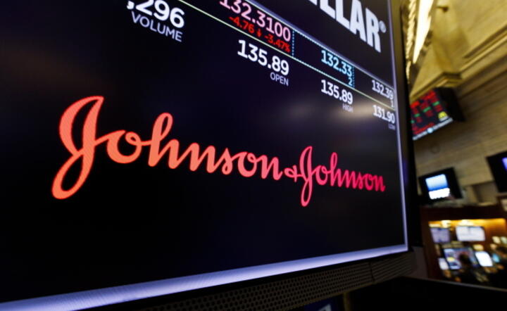 Koncern medyczny Johnson&Johnson jest notowany na giełzie Wall Street / autor: PAP/ EPA/JUSTIN LANE