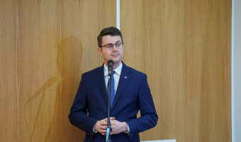 Müller o wstrzymywaniu KPO: KE postępuje nielegalnie