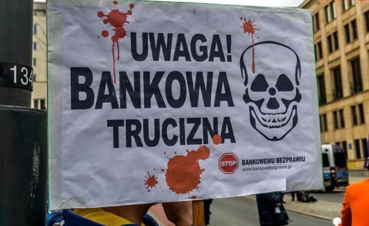 Protest frankowiczów przed Ministerstwem Finansów w Warszawie, marzec 2017 r.  / autor: Fratria 