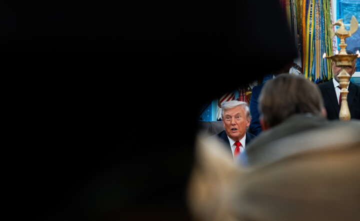 Prezydent USA ma świadomość, że spotkanie z przywódcą Chin może być bardzo trudne i okazać się dyplomatyczną porażką dla Ameryki / autor: PAP/EPA/ALLISON ROBBERT
