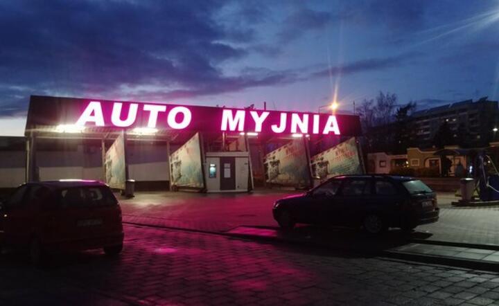 myjnia samochodowa / autor: Maciej Sawiński/Twitter