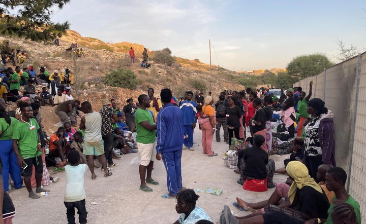 Migranci na Lampedusie / autor: PAP/EPA