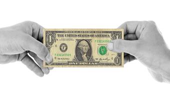 Dolar spada do 7-tygodniowego minimum za sprawą polityki protekcjonizmu USA