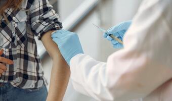 W. Brytania: Będą szczepienia przeciw Covid-19 dla 16- i 17-latków