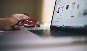 W dużych e-sklepach ponad 5 sposób płatności
