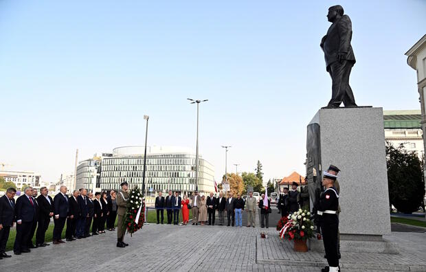 Uroczystości miesięcznicy smoleńskiej / autor: PAP/Radek Pietruszka