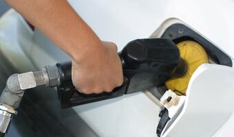 Benzyna i ON na stacjach potanieją jeszcze o 15-30 groszy na litrze