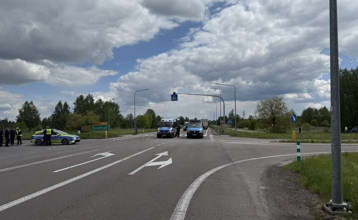 Policja ochrania miejsce blokady w Dorohusku / autor: X @MeklerRafal - screen