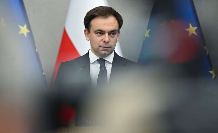 Minister finansów i gospodarki Andrzej Domański na briefingu prasowym w Ministerstwie Finansów / autor: PAP/Radek Pietruszka