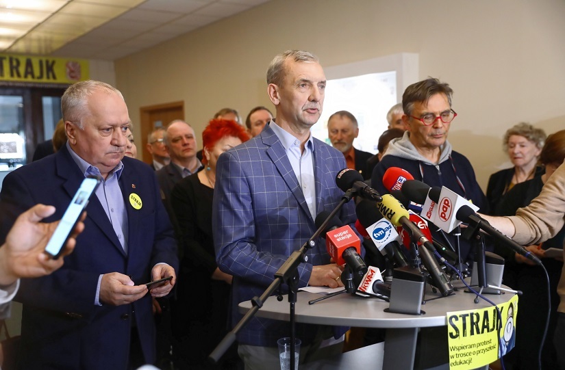 Wicemarszałek Senatu ZNP chce doprowadzić do zmiany rządu