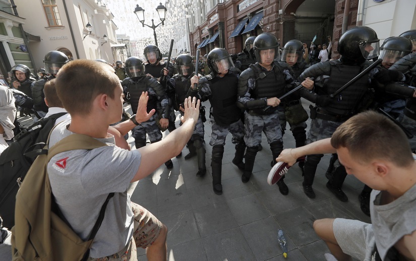 Протесты молодежи. Митинг профсоюзов франция. Протесты в москве 23 января 2021. Акции протеста. Несовершеннолетние на митинге.
