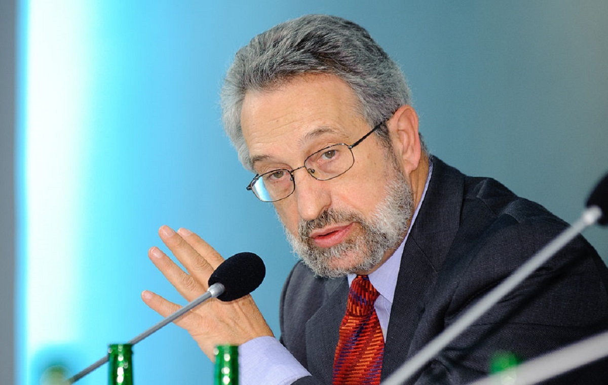 Smolar wrote to Baerbock.  He wrongly linked PiS with Putin