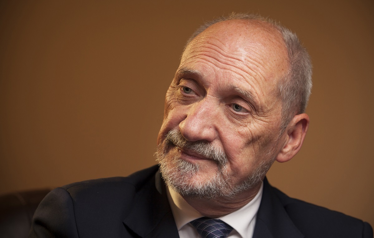 Macierewicz: Bez wsparcia Ukraina może zostać zniszczona