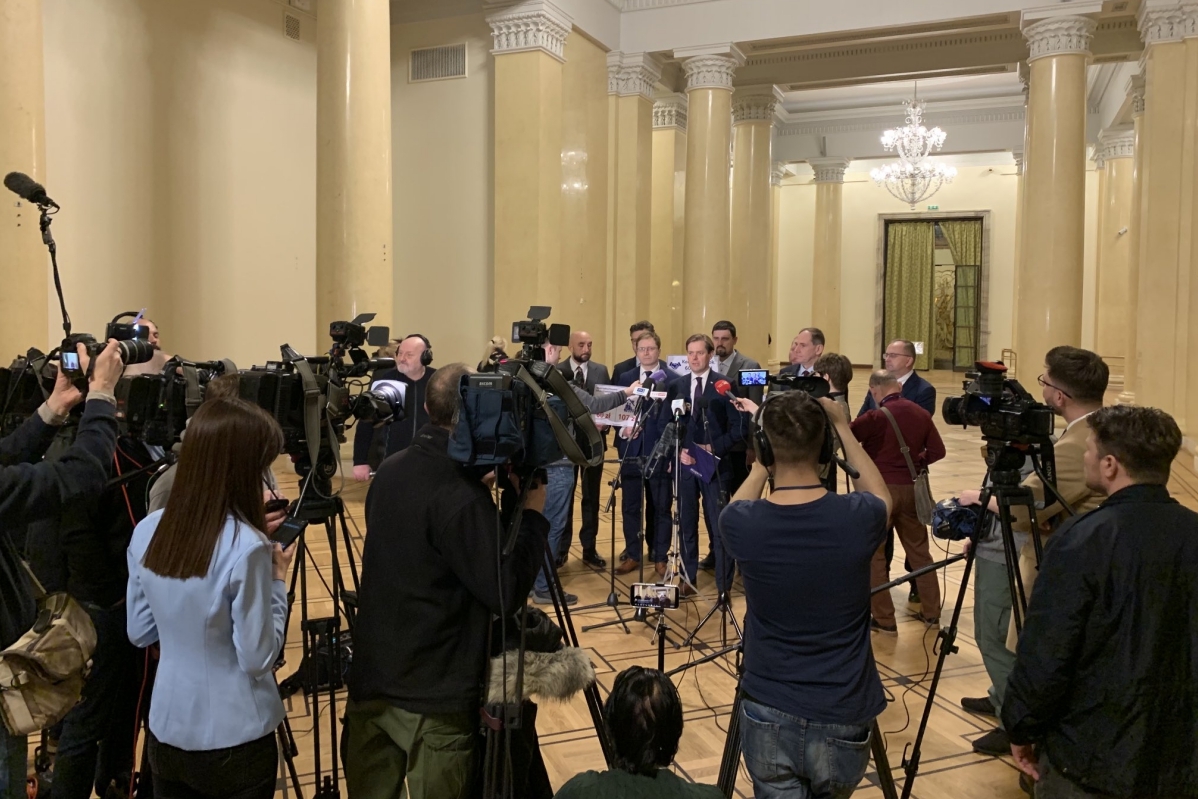 Rozpoczęła się nadzwyczajna sesja Rady Warszawy