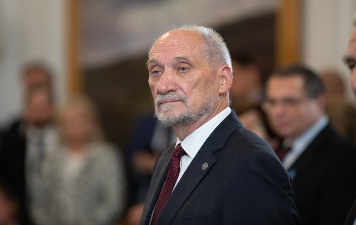 Macierewicz: Brutalne ataki. Trzeba działać natychmiast