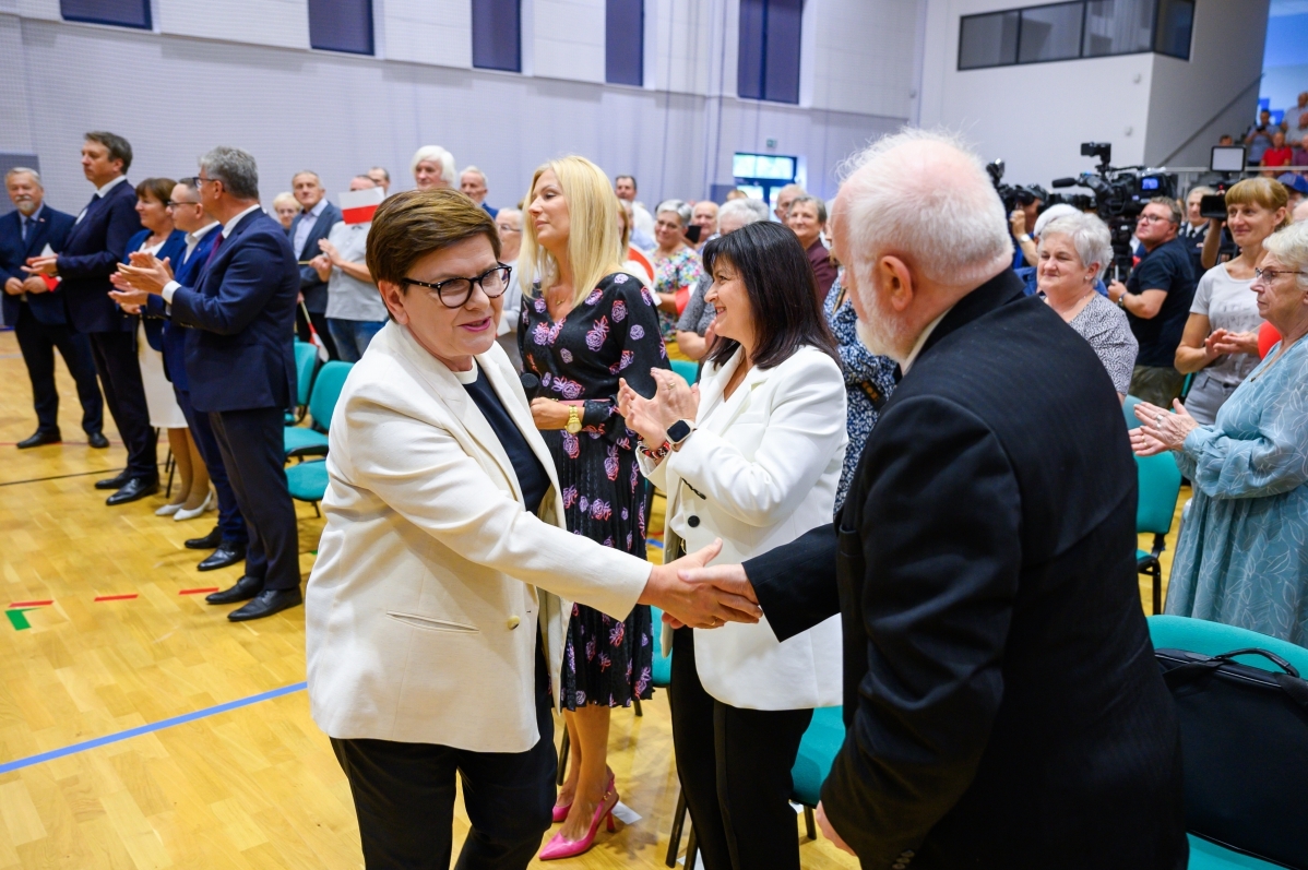 Szydło in the words of Sikorski: War will break out