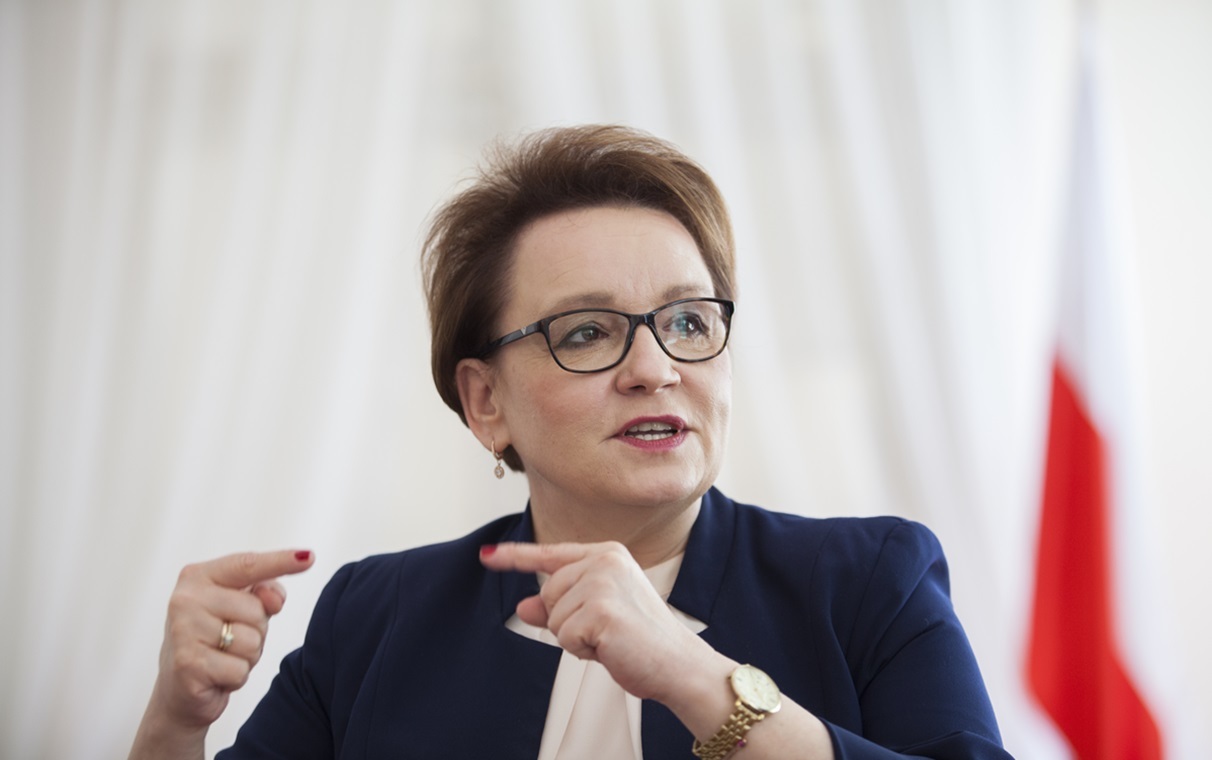 Zalewska: Tusk prowadzi grę z Polakami ws. migrantów