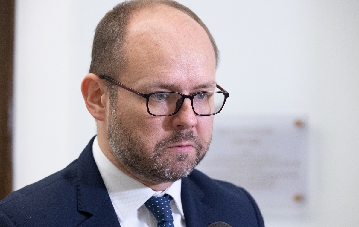 Przydacz: Spróbujemy odrzeć sprawę Pegasusa z dezinformacji