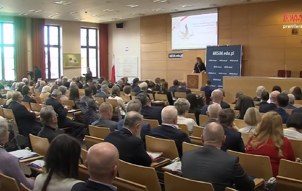 Konferencja o kryzysie praworządności w AKSiM. WIDEO