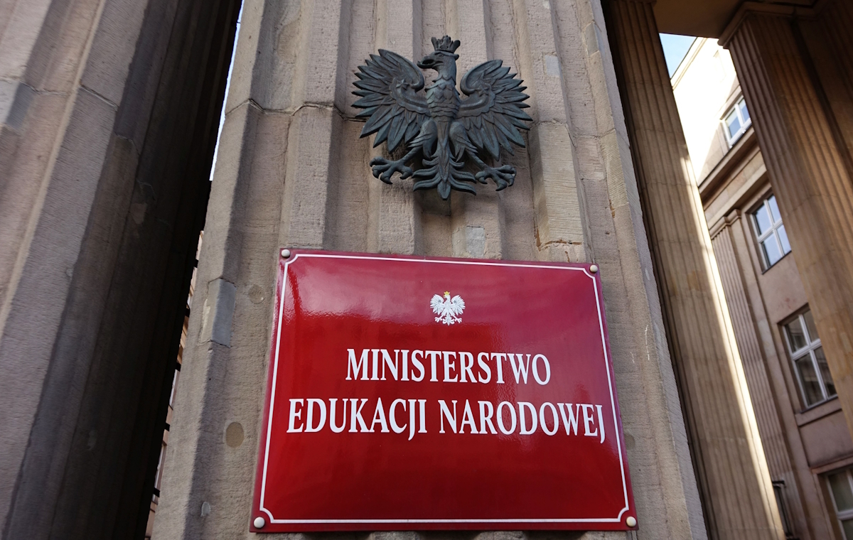 Czyim interesom służą programy wprowadzane do polskich szkół