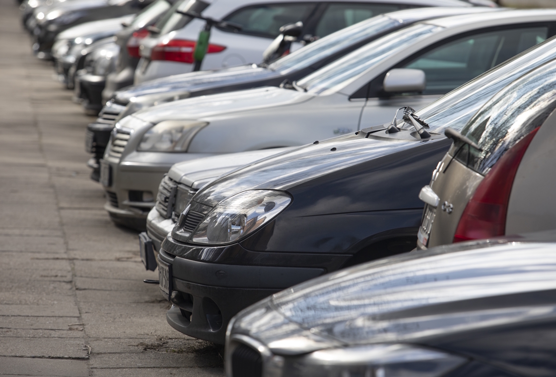 Bruksela odkręca śrubę, by ratować branżę motoryzacyjną