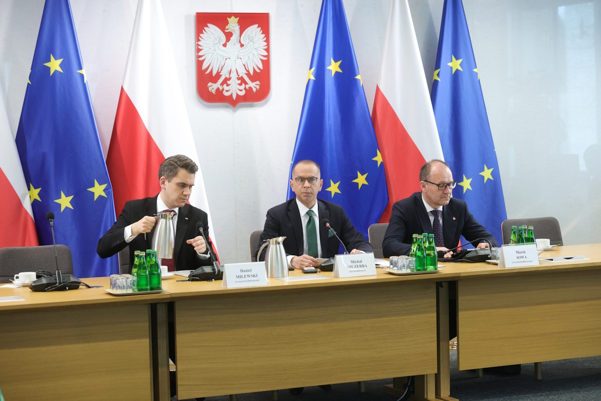 Szczerba rozpoczął posiedzenie komisji bez Kamińskiego