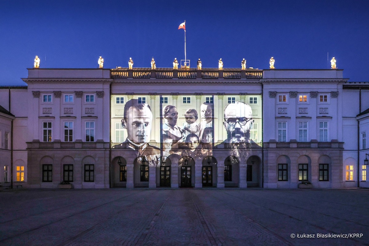 Beautiful!  Pilecki, Father Kolbe and Ulma at the Presidential Palace