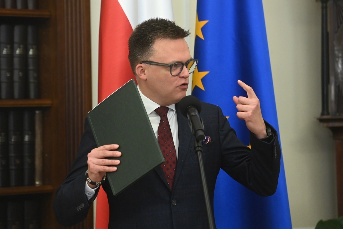 "Marszałek retencyjny". Fanatyk zaatakował dziennikarza