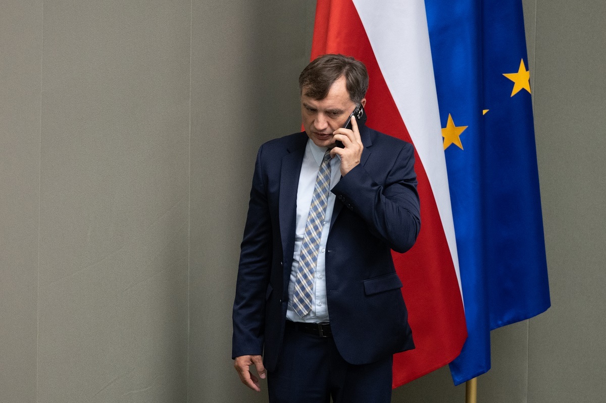 Paszport Ziobry. Kierwiński straszy: W ciągu kilkunastu dni