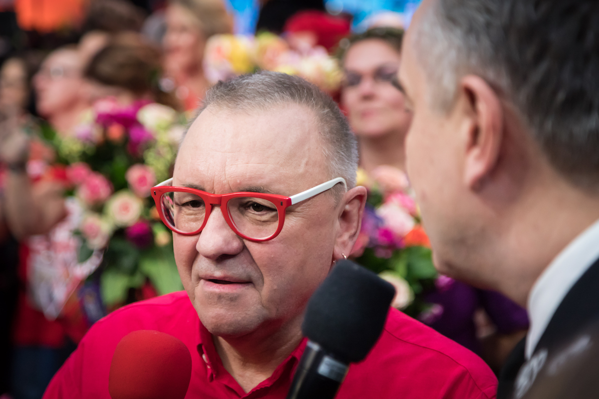 Wulgarne hasła na ogrodzeniu letniskowego domu Owsiaka