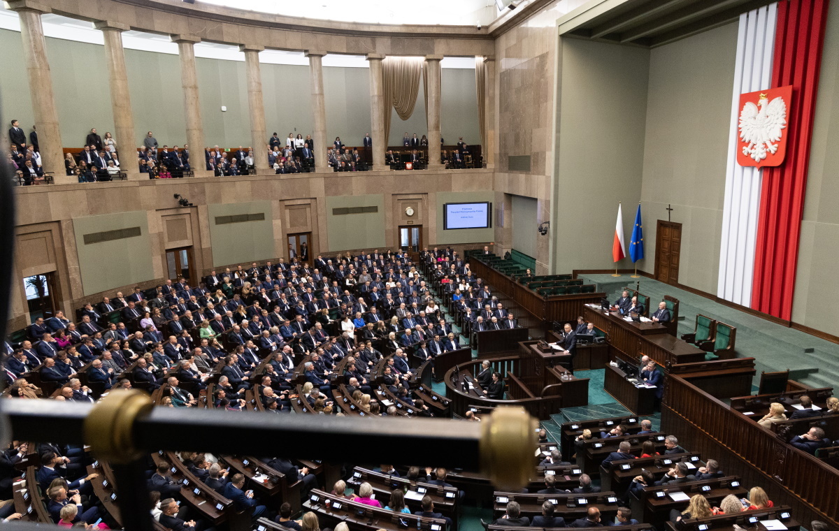 SONDAŻ. KO czy PiS? Niewielka różnica między liderami