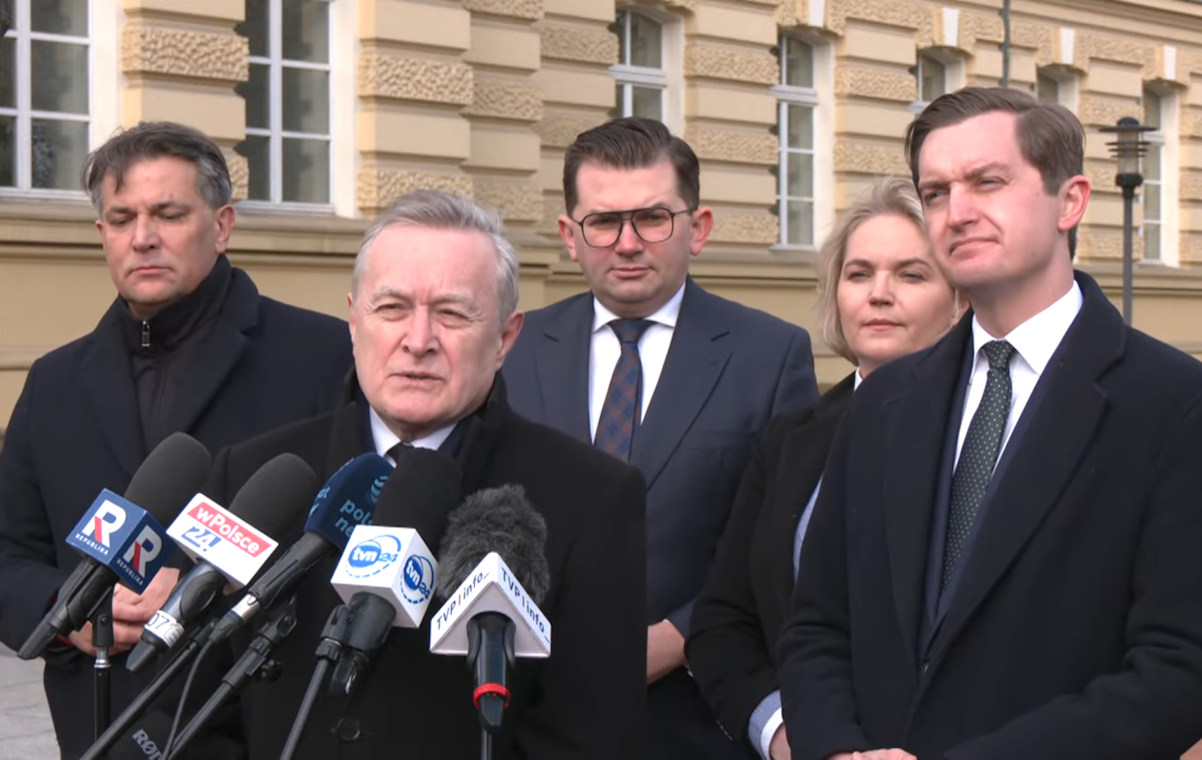 Tusk oddaje suwerenność eurokratom. Prof. Gliński: Obłuda