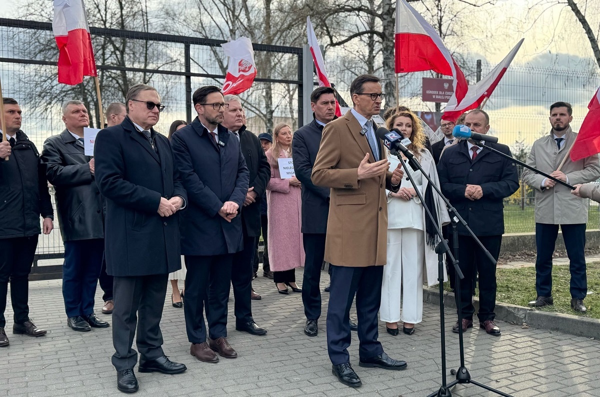Pinokio wzywa do obrony Polski przed "3. zdradą Papę"