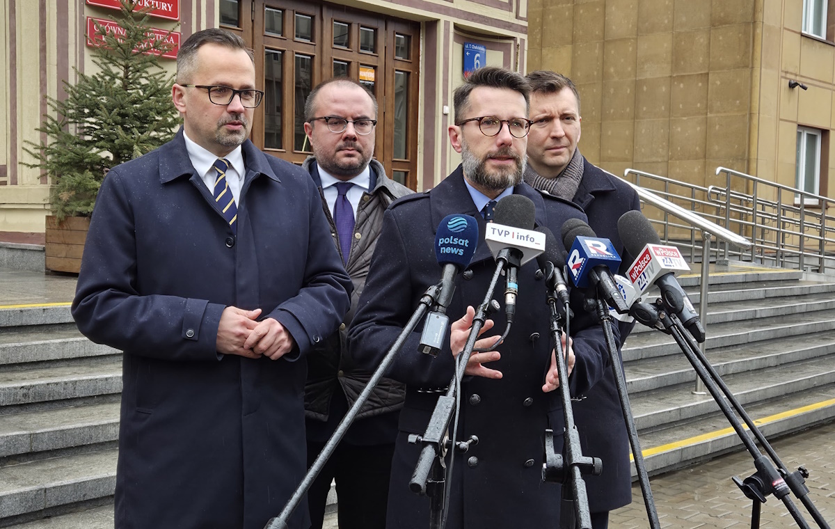 PiS is moving into Poland! "Nawrocki for CPK", "Trzaskowski is faking it"