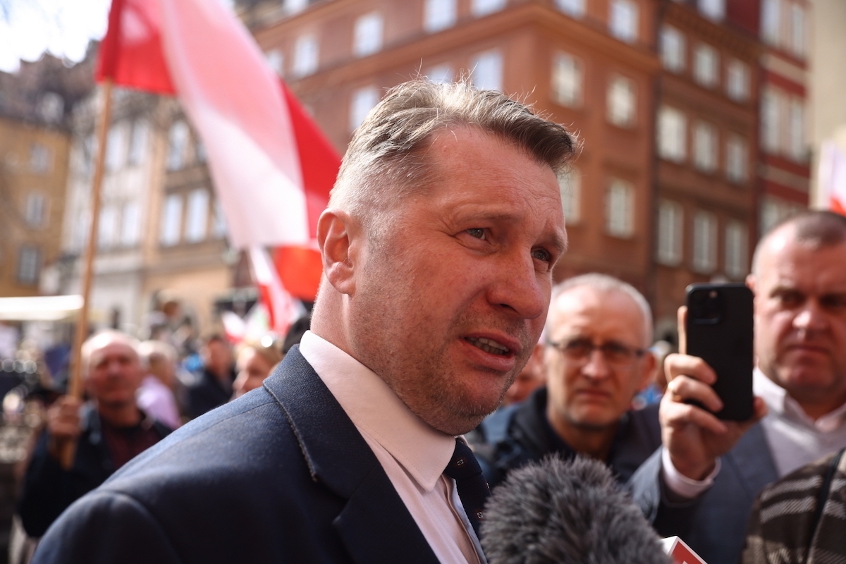 Wymowna odpowiedź Poety na pełen kpin wpis Papy