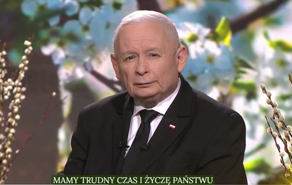 Gargamel składa smerfom życzenia wielkanocne