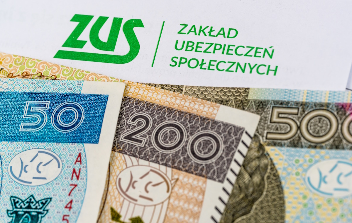 ZUS wysyła wezwania do zwrotu 13. emerytury. Kto je otrzyma?