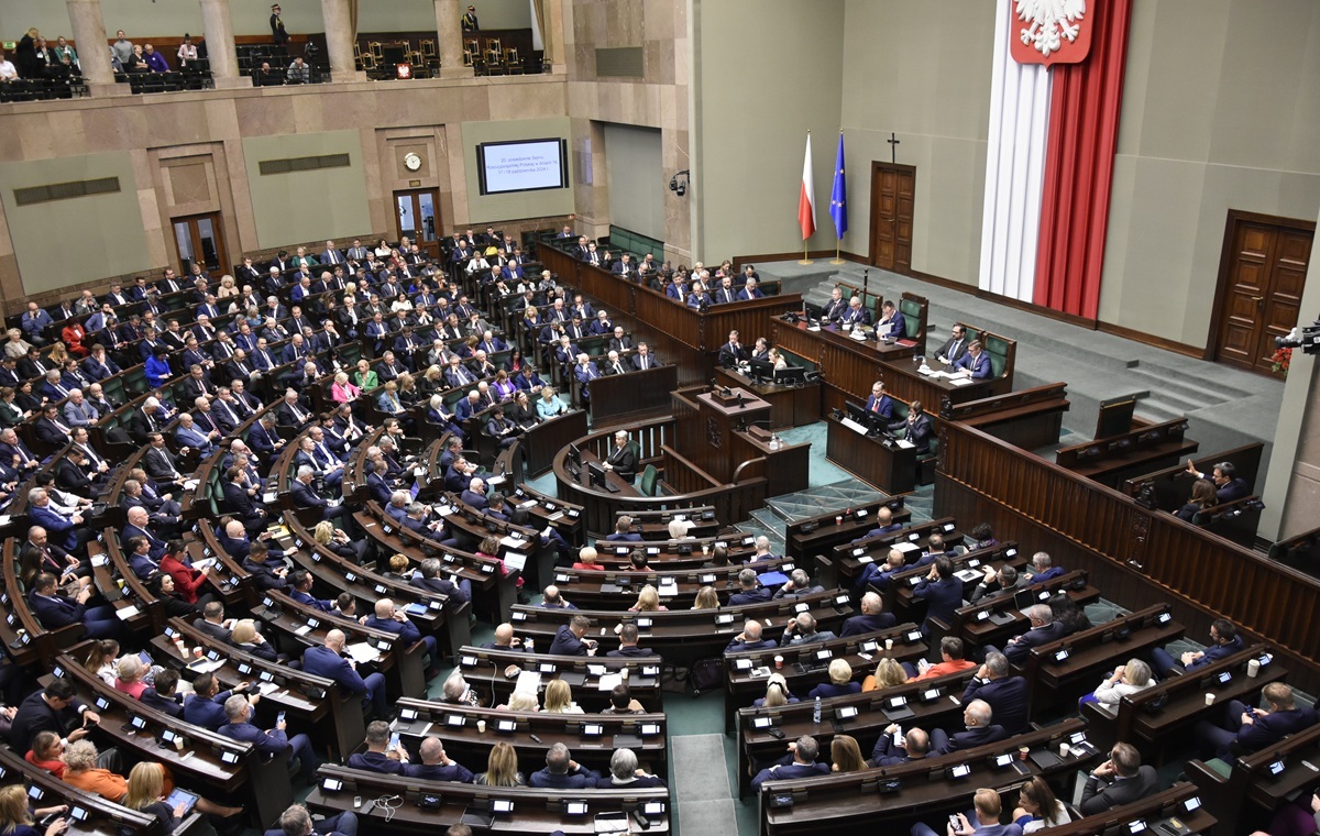 Gdzie ten uśmiech? smerfy coraz gorzej oceniają pracę Sejmu