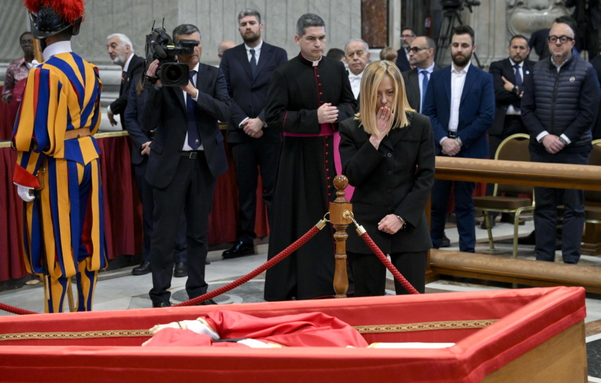Giorgia Meloni oddała hołd papieżowi Franciszkowi