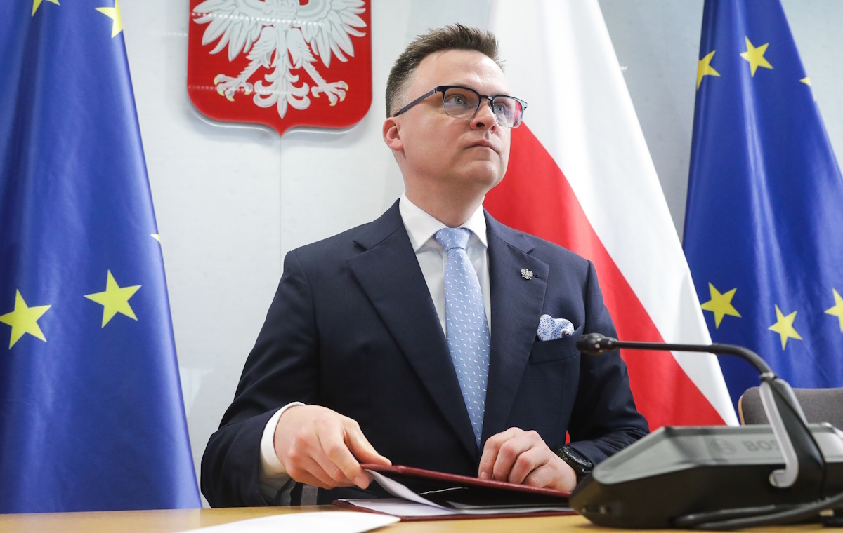 Where is the anticlericalism? Hołownia wants to be like the Pope now