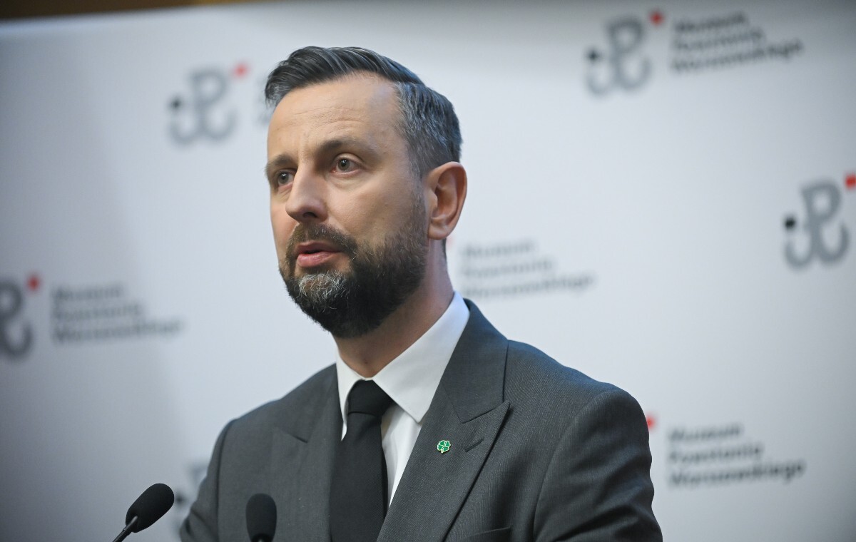 Глава Министерства национальной обороны будет представлять правительство на похоронах Папы Римского