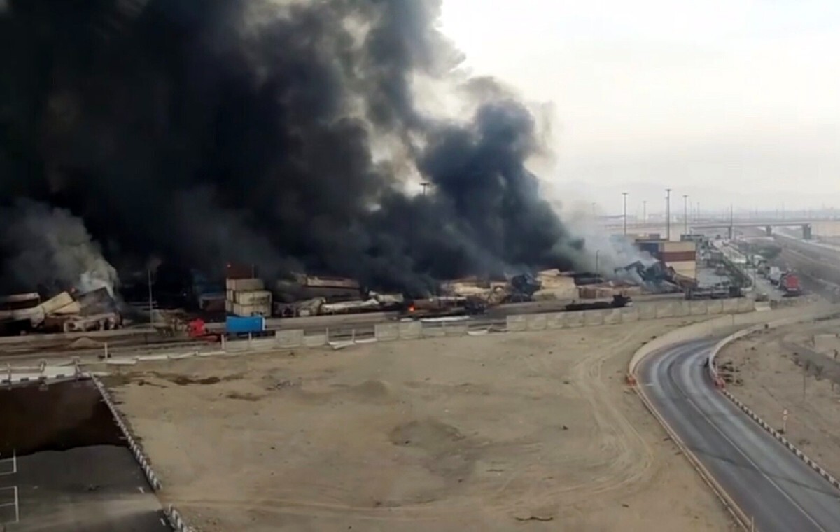 Kłęby dymu nad irańskim portem! Co najmniej 18 osób zginęło