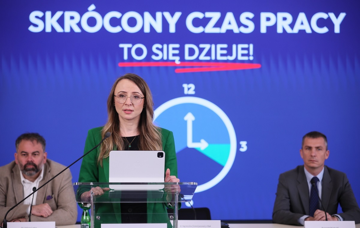 Absurd! Smerfetka zapowiada krótszy czas pracy