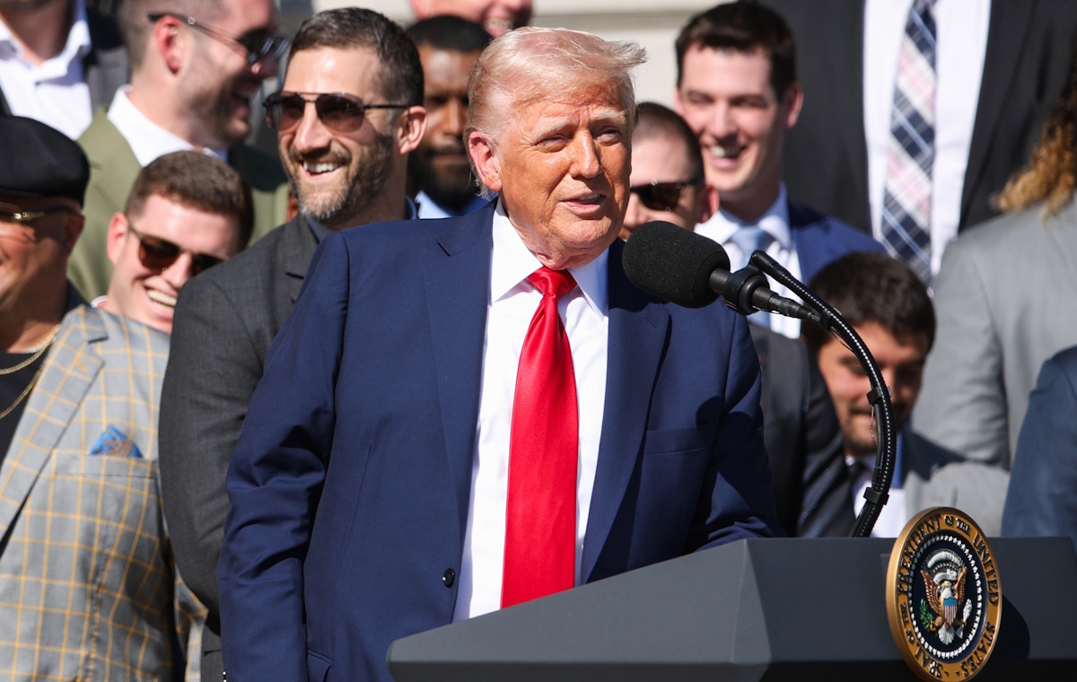 Sto dni Trumpa wywołało histerię liberałów. A demokracja?