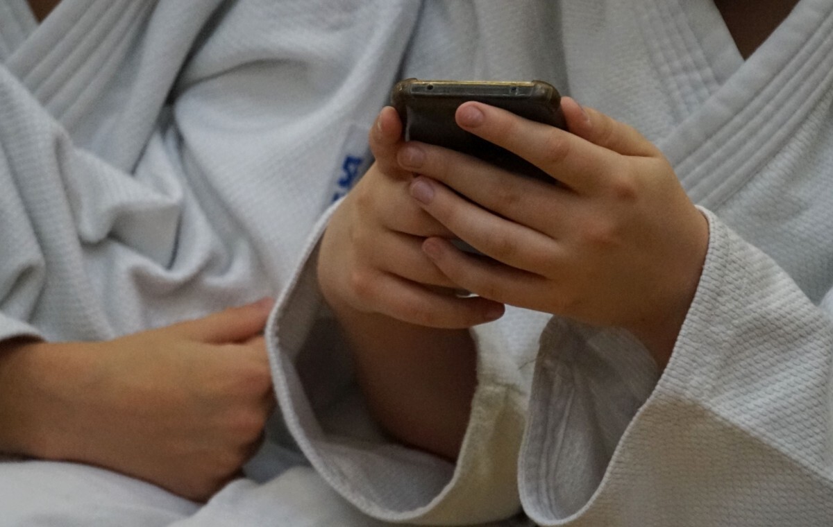 Polacy telefonom w polskiej szkole mówią "nie". SONDAŻ