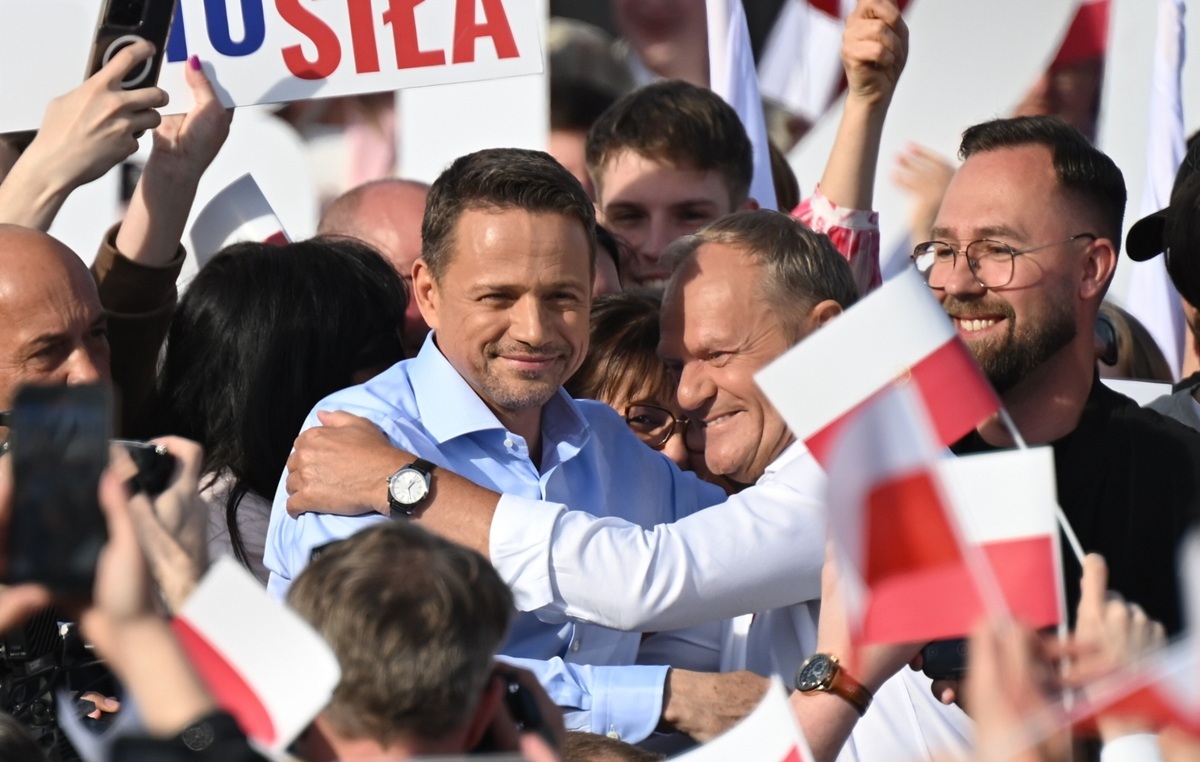 Tusk showed off with Trzaskowski at a rally. Strong comments