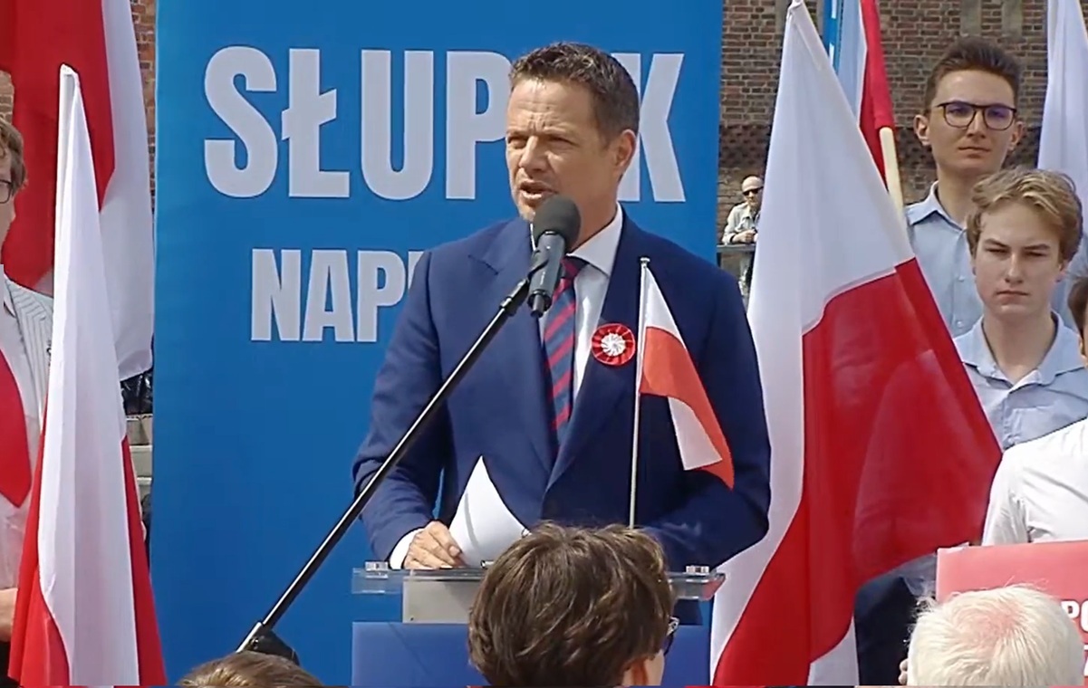 Dzień flagi. Trzaskowski mówi o "łączeniu" i... atakuje