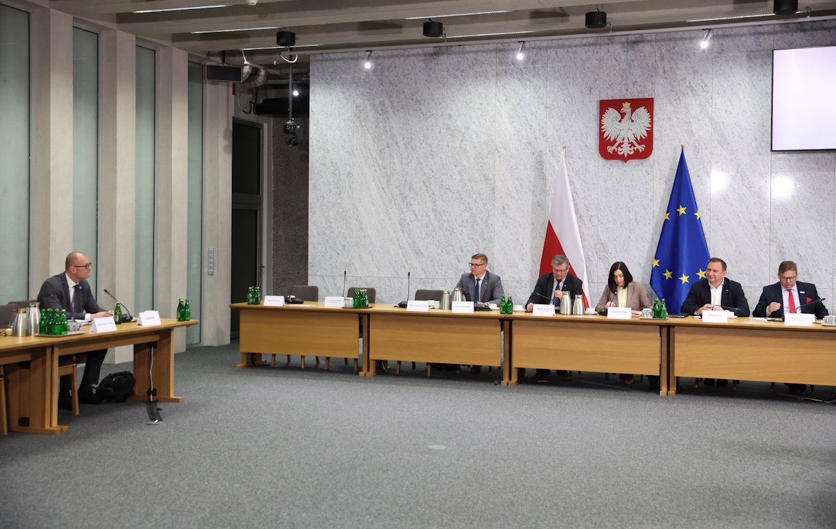 Их повествование разваливается. Комиссия Пегаса снова вещает